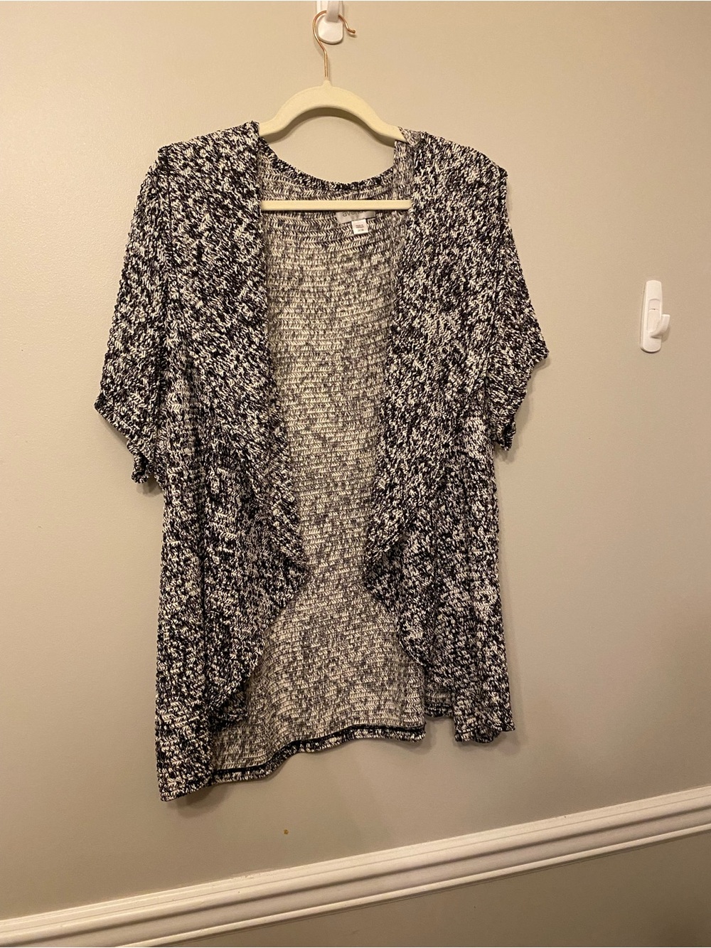 Avenue Black & White Marled Open Front Knit